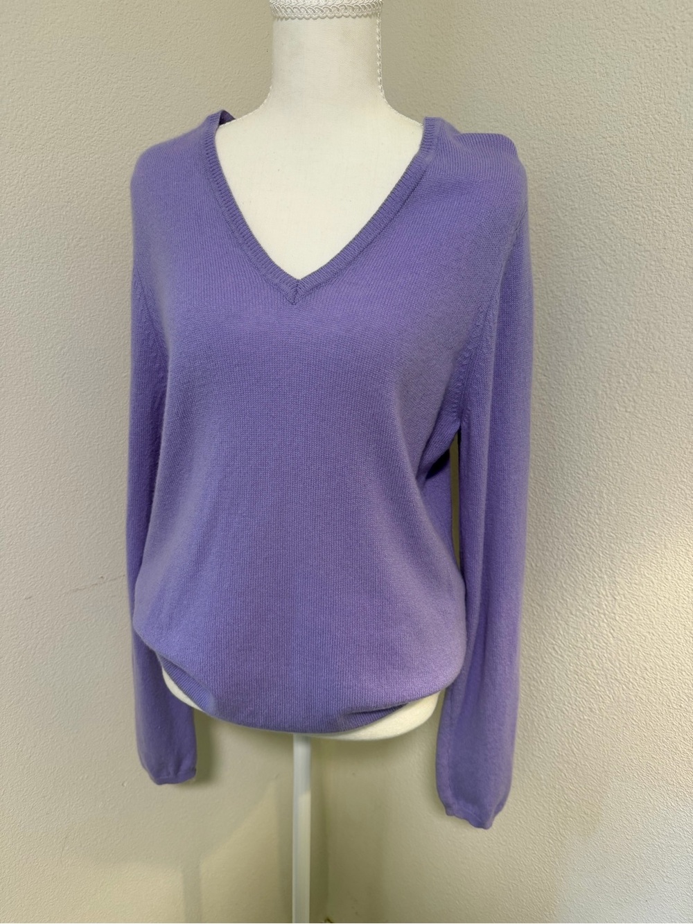 Charter Club Lavender V-Neck 100% Cashmere Sweater Luxury Collection High End - Picture 2 of 6